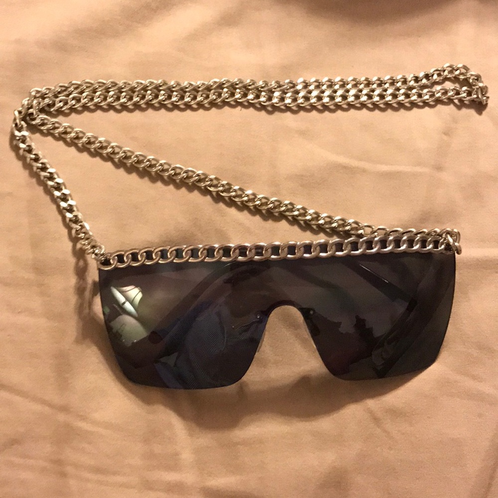 Chain frames / sunglasses